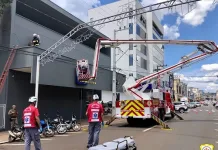 Bombeiros Voluntários de Caçador fazem resgate em altura