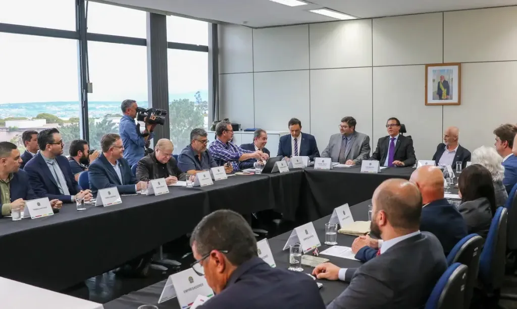 Portaria libera 200 setores essenciais para abrirem em feriados