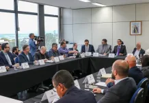 Portaria libera 200 setores essenciais para abrirem em feriados