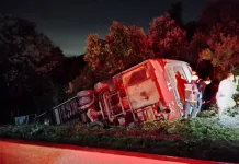 Ônibus de Erechim tomba em Lages com 37 passageiros