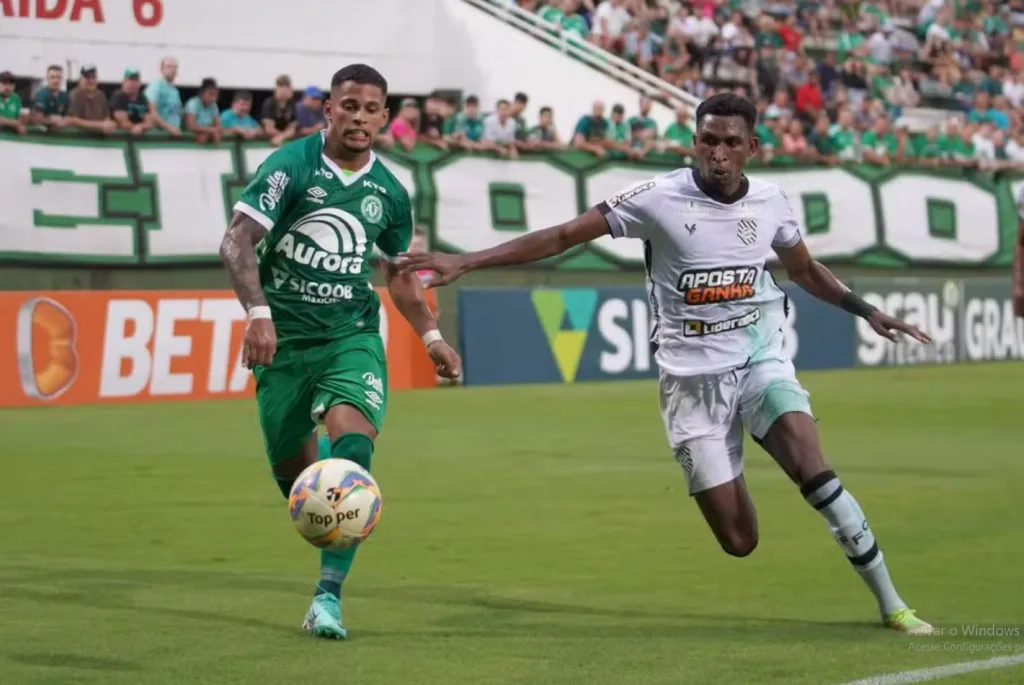 Chapecoense domina, mas Figueirense vence