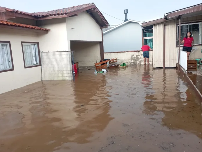 Chuva causa estragados em Santa Cecília