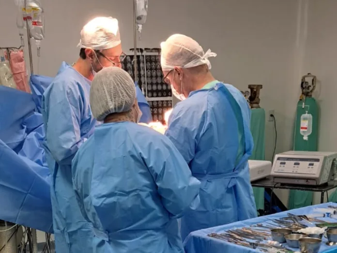 Cirurgia de remoção de tumor na base do crânio é realizada em Videira