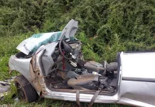 Grave acidente deixa vítimas presas às ferragens na BR-282