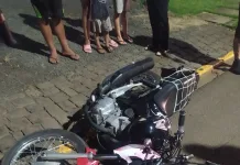 Acidente entre carro e moto deixa motociclista ferido