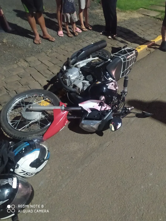 Acidente entre carro e moto deixa motociclista ferido