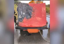 Corpo de Bombeiros atende carro em chamas