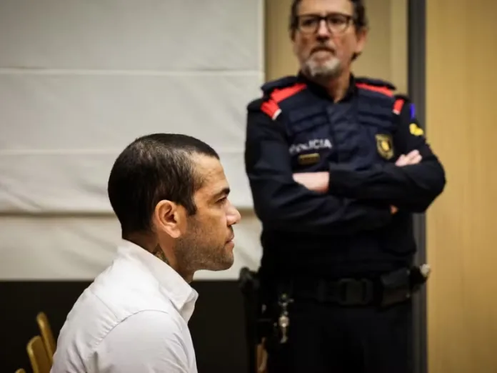 Daniel Alves é condenado a prisão por agressão sexual