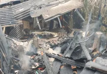 Queima de entulhos causa incêndio em residência