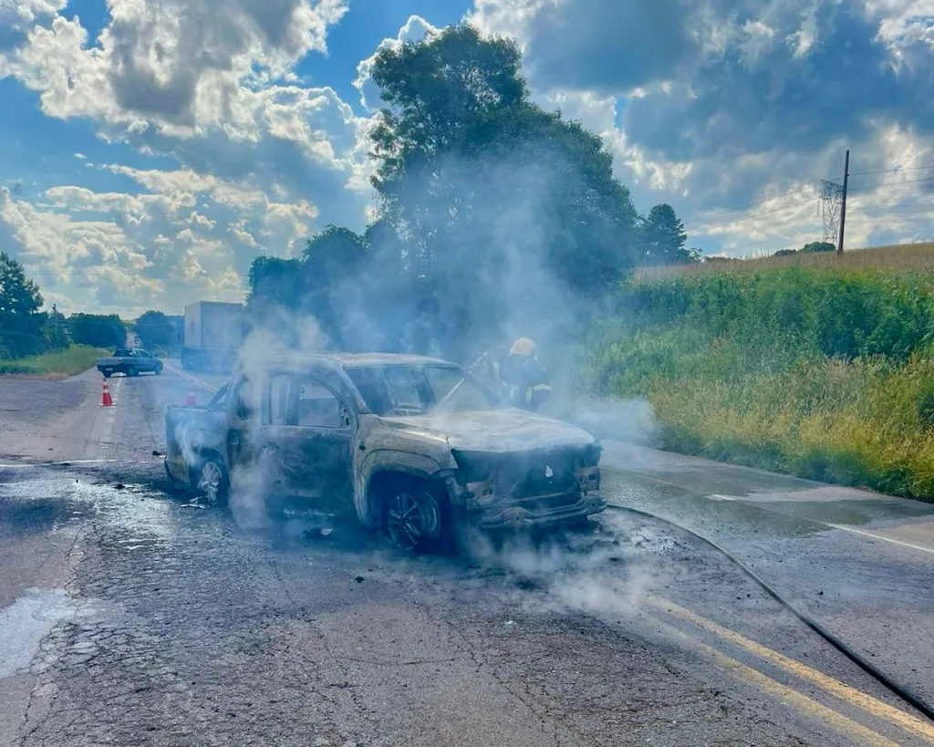 Incêndio em Camionete na BR-470 em Monte Carlo