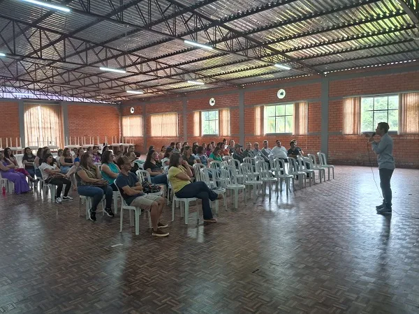 Prefeitura de Macieira realiza palestra motivacional para servidores