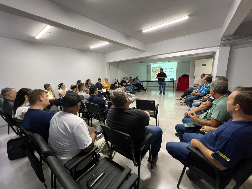 Sebrae e AMMOC planejam impulsionar cadeia apícola regional