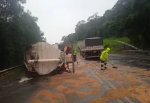 Vazamento de óleo na BR-116 após acidente em Santa Cecília