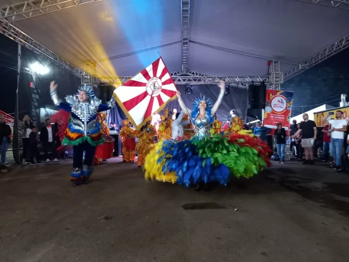 Escola de Samba campeã de Joaçaba se apresenta na Expo Caçador