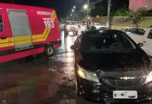 Moto e carro colidiram na Rua Nicalau Cavon em Videira