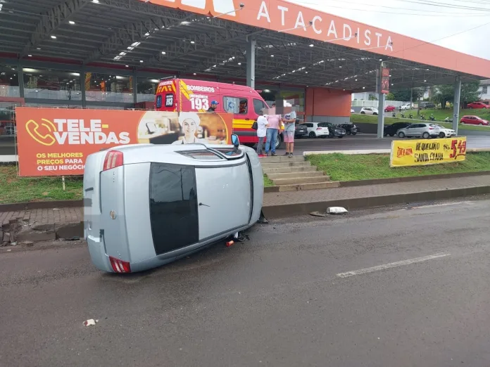 Acidente na rotatória entre SC-135 e SC-355 em Videira