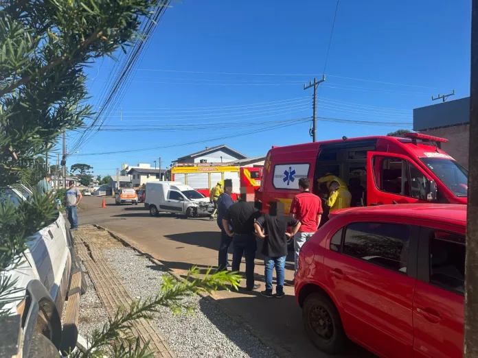 Colisão de carro e camionete em Campos Novos