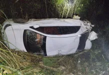 Capotamento deixa três feridos em Curitibanos