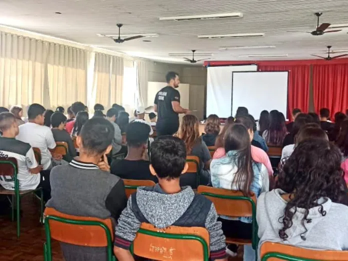 DPCAMI realiza palestra para jovens de Videira