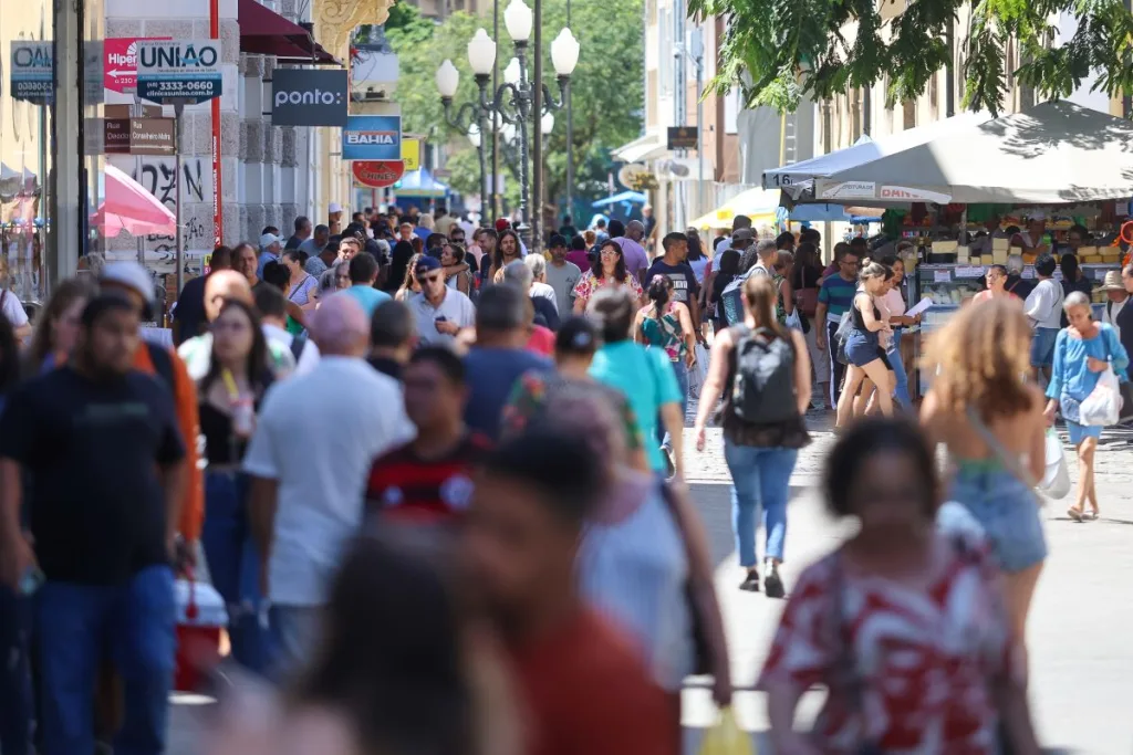 SC cresce mais que Brasil em 2023, impulsionado pelos serviços