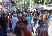 SC cresce mais que Brasil em 2023, impulsionado pelos serviços