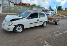 Acidente na Av. Edson Luis Chelli em Fraiburgo deixa mulher ferida