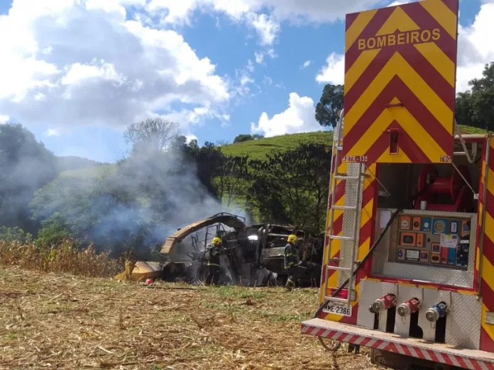 Incêndio em máquina agrícola em Pinheiro Preto