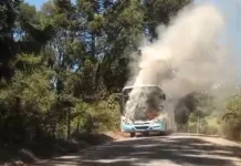 Ônibus pega fogo no Amarante e caminhão cai no São Cristóvão