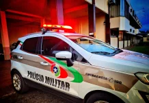 Mãe sai de casa para se prostituir e é presa por abandonar filhos