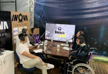 Acadêmicos de Jornalismo na Expo Caçador com realização de podcasts