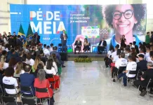 Programa Pé-de-meia vai beneficiar 25 mil estudantes de SC