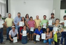 Famílias de Macieira recebem as matrículas de seus imóveis