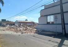 Desabamento parcial de barracão em União da Vitória quase causa tragédia