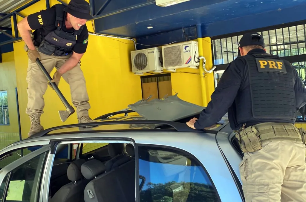 Casal é preso com 31 kg de cocaína em teto de carro na BR-153 em Concórdia