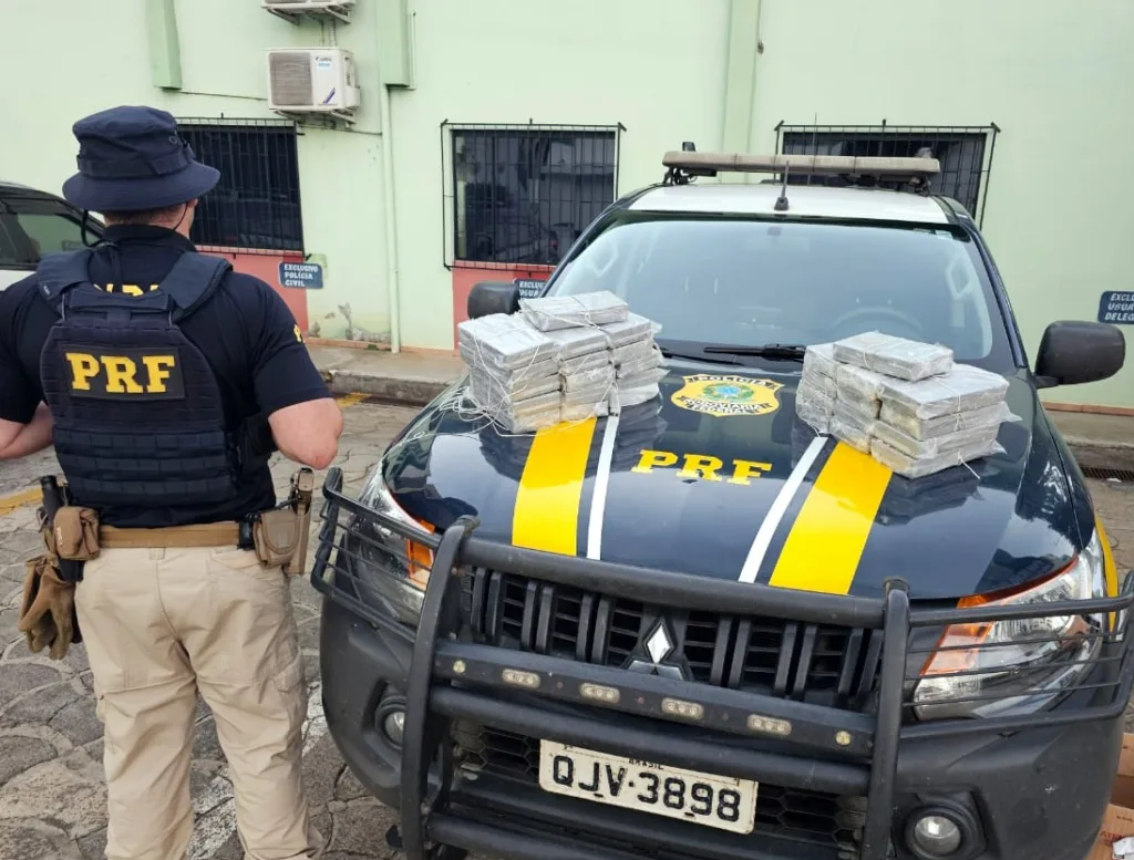 Casal é preso com 31 kg de cocaína em teto de carro na BR-153 em Concórdia