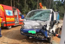 Acidente em Curitibanos deixa homem encarcerado