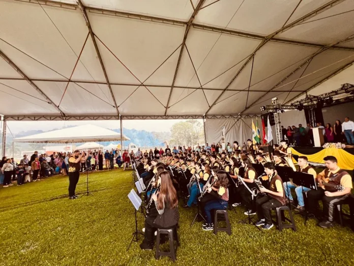 Músicos do Contestado na festa de aniversário de Timbó Grande