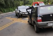 Acidente grave envolve três veículos na SC-135