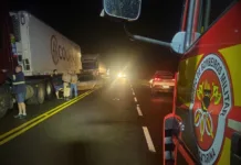 Colisão entre carro e caminhão mobiliza equipe de Salto Veloso