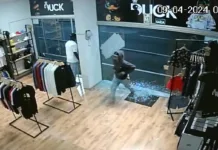 Homem quebra porta de vidro para furtar loja em Videira