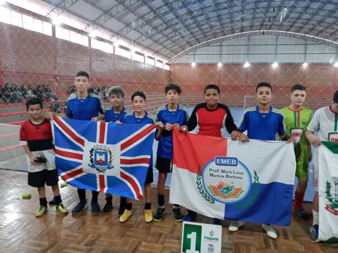 Futsal masculino da Escola Maria Luiza Barbosa é campeão microrregional