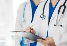 Brasil registra 575.930 médicos ativos, maioria no Sul e Sudeste