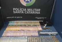 PM de Caçador apreende drogas e dinheiro após perseguição