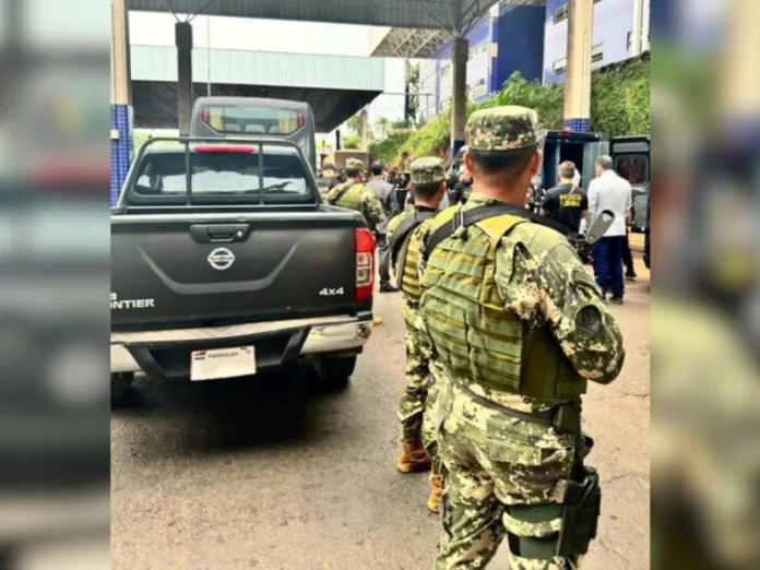 Três foragidos de SC são presos após serem expulsos do Paraguai