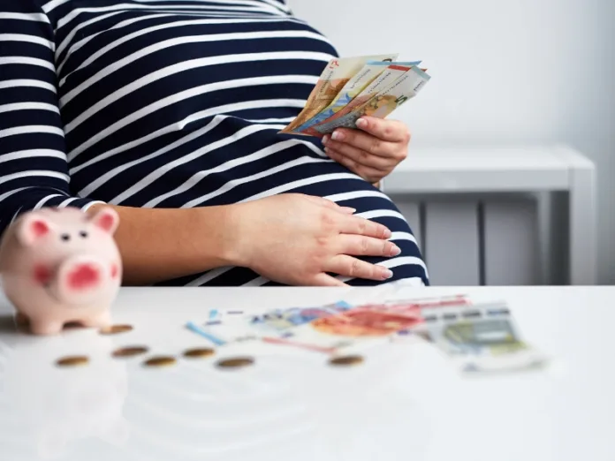Salário-maternidade: entenda polêmica entre influenciadores e empresas