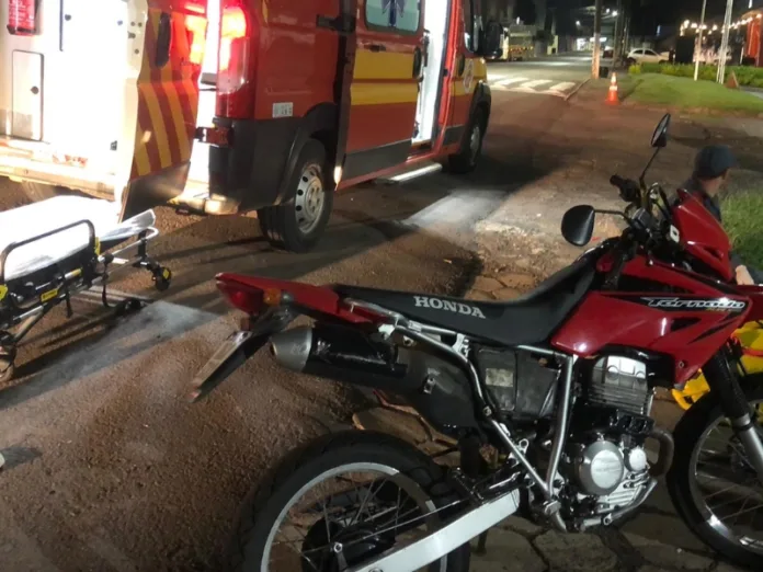 colisão entre um carro e uma moto em Tangará deixa jovem ferido