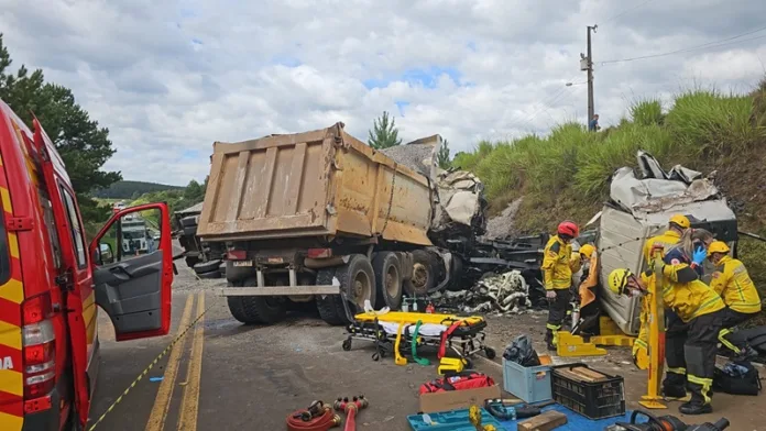 Dois mortos e um ferido grave em acidente na SC-282