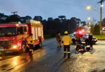 Bombeiros de Fraiburgo atendem colisão moto x carro