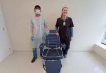 Hospital Maice recebe doação de cadeira para corte de cabelo e barba