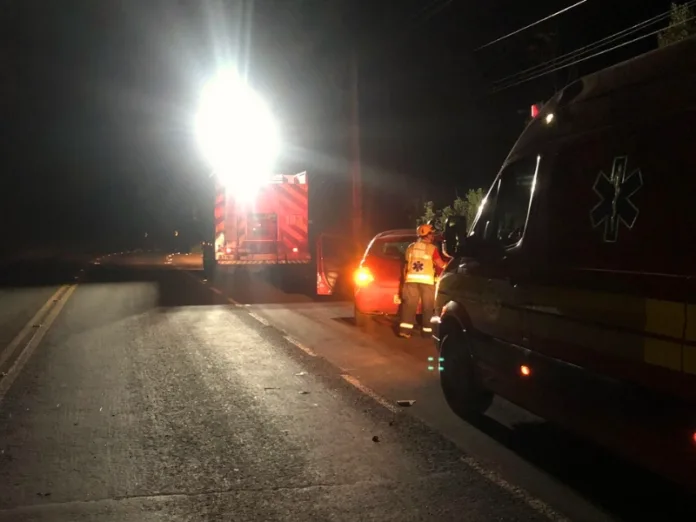 Mulher sai ilesa de capotamento na SC 135 em Rio das Antas